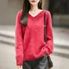 Novo suéter de lã com gola V para outono e inverno para mulheres, soltinho e aconchegante, top de malha escovada de pelo longo quente para usar em camadas