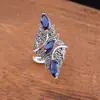 Huajie deseo cruzado joyería para manos nuevas moda europea y americana anillo de piedra incrustada de corindón azul cortado para mujer venta al por mayor