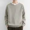 Sudadera de alta gama cómoda, estilo dos piezas falsas, peso pesado, para hombre, nuevo estilo primavera/otoño 2026, camiseta de manga larga, top holgado
