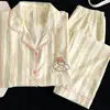 Pijama Grande Bordado Divertido Estilo Japonês para Mulheres, Manga Longa Renda Listrado Verde para Casa, Atacado do Fabricante