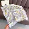Bufanda de Seda Estilo Coreano con Estampado de Flores de Primavera Bufanda Cuadrada Chal de Alta Gama Protección Solar Bufanda para Cuello Bufanda Cuadrada Pequeña Pañuelo para la Cabeza Bufanda para Mujer