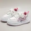 Zapatos deportivos para niños, tenis para niños, nuevo modelo 2026, cuero de suela suave, versión estudiantil para niñas, zapatos casuales muy versátiles para niños