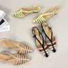 Elegantes Sandalias Cerradas con Calados Estilo Francés para Mujer, Tacón Grueso, Punta Fina, Bloques de Color, Piel Genuina, Versátiles Sandalias de Moda Estilo Romano