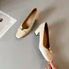 Zapatos de Mujer Nuevos de Primavera Estilo Francés Retro de Tacón Alto y Boca Baja, Zapatos Mary Jane de Punta Cuadrada con Camelia, Zapatos Negros Elegantes de Tacón Alto