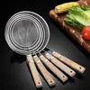 Colador de Malla Grande de Acero Inoxidable con Fugas Cuchara Filtro para Freír Pescado Fideos Mango de Madera Alargamiento Cocina Restaurante Chef Comercial