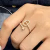 Anillo de Nariz Tipo Nariz de Cerdo de Cuatro Hojas con Circonita Cúbica Engastada en Bisel Cuadrado Acero Inoxidable Chapado en Oro de 18 Quilates Joyería de Lujo Ligero Europea y Americana de Alta Gama para Mujeres
