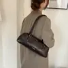 Bolso de axila retro francés de nicho para mujer, bolso baguette versátil de lujo ligero de principios de otoño, bolso de mano y bandolera para ir al trabajo