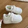 Zapatos de Pan con Suela Gruesa Estilo Coreano para Niñas, Nuevo Modelo Primavera 2026, Zapatos Blancos Versátiles para Estudiantes, Adecuados para Combinar con Faldas, Tenis
