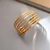 Pulsera abierta de múltiples capas a rayas plisadas transfronteriza europea y americana, moderna y versátil, pulsera elegante, sensación de lujo ligero y alta gama, joyería para mujer