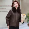 Novo Casaco de Mãe Quente, Espesso e Estiloso para Mulheres de Meia-Idade, Jaqueta de Couro Feminina Impermeável com Gola de Pelo Curta para Outono e Inverno
