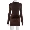 C25Ds377 Vestido de Satén Plisado Elegante Ajustado de Moda con Cuello Semi Alto para Mujer Europeo y Americano Otoño e Invierno Nuevo Estilo