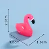 Micro paisaje creativo de escritorio con dibujos animados, pequeños adornos, llavero de flamenco colorido con forma de corazón de niña, decoraciones para hornear pasteles