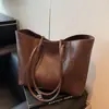La popular bolsa tote de gran capacidad para mujer de este año es la nueva bolsa casual simple para el hombro 2026, moderna y versátil para ir al trabajo.