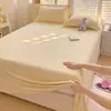 Nuevo juego de sábanas de tres piezas de terciopelo de leche engrosado y forrado de felpa, hipoalergénico, de color liso, estilo minimalista, para uso doméstico, que proporciona calidez y suavidad
