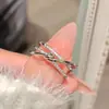 Anel Geométrico de Abertura Curva de Vento Cruzada Feminino Ins Design de Nicho Senso de Vento Frio Anel Versátil Senso Avançado