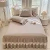 Faldón de cama de alta densidad 13372 de algodón puro Clase A, hecho a medida de color sólido con diseño francés calado, faldón de cama de una sola capa 100% algodón para dormir al desnudo