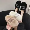 Tendencia de Temperamento Estilo Extranjero Versátil Cubre-Cabeza Pantuflas de Piel Ropa de Exterior para Mujer 2026 Estilo Coreano Nuevas Pantuflas de Algodón de Suela Gruesa para Invierno