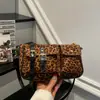 Bolso Retro Esmerilado para Axila Mujer 2026 Más Nuevo Marrón Melamina Doble Bolsillo Pequeño Cuadrado Bolso de Hombro Único Cruzado de Nicho