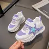 Zapatillas deportivas para niños y niñas 2024 otoño nuevo moda estrella infantil suela blanda zapatos de papá antideslizantes casuales zapatillas para correr
