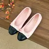 Zapatos Mary Jane de piel de cordero, nuevo modelo otoño 2026, zapatillas de ballet con lazo, zapatos de salón de estilo Chanel con suela blanda y color de hada en bloques de color