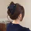 2026 Nuevo Pasador Triangular de Tela de Lunares Estilo Coreano para Mujer, Pasador de Alta Gama para Recogido en la Parte Posterior de la Cabeza, Accesorio para el Cabello de Pinza de Tiburón