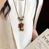 Collar de Perlas con Colgante de Oso Incrustado de Diamantes, Lujo Ligero y Sensación de Alta Gama, Estilo Personalizado y Juguetón, Cadena para Clavícula, Joyería de Nicho de Alta Gama