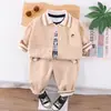 2024 Nuevo Bebé Niño Primavera y Otoño Niños Niño Oso Letra Bordada Conjunto de Tres Piezas Fabricante Original Venta al por Mayor
