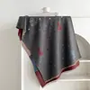 Bufanda chal suave y linda con bloques de color en forma de oso y corazón para mujer, doble cara de cachemira sintética, gruesa y cálida, con borde de borlas, diseño juguetón de dibujos animados