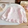 Bonita sudadera para bebés niñas, nueva colección primavera/otoño 2026, con un diseño de patrón de corazón, estilo coreano y un lindo dobladillo con volantes.