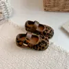 Sapatos Femininos Birkenstock Retro de Corte Baixo com Uma Tira Mary Jane 2026 Outono Novo Sapatos Franceses para Dirigir Sapatos Planos de Uma Tira