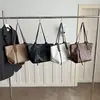 Bolso tote de hombro cruzado europeo y americano de gran capacidad para el día a día 2026 moda tejido personalizado moderno simple para mujer