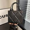 2025 Nueva Moda Primavera Nuevo Bolso Tote Acolchado Estilo Ins de Gran Capacidad Bolso de Hombro Cruzado para Mujer