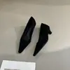 Zapatos de tacón alto de punta fina de gamuza estilo francés de corte bajo para mujer, nueva colección otoño e invierno 2026, stilettos versátiles simples y elegantes