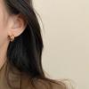 Pendientes de estilo francés con hebilla de oreja de frijol dorado, diseño de nicho simple, anillo liso, estilo frío de alta calidad, temperamento femenino, moda que combina con todo.