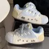 Tênis brancos de couro, nova coleção primavera 2026, design fofo de bico redondo, faz os pés parecerem menores, sapatos baixos femininos, mocassins retrô
