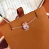 El Collar con Colgante de Jardín de Rosas Más Vendido de Xiaohongshu para Mujer, Collar Estilo Palacio con un Toque de Lujo y Cadena Elegante para la Clavícula