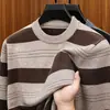 Suéter jacquard de rayas para otoño e invierno transfronterizo, suéter de punto casual grueso de manga larga con cuello redondo para hombre, camiseta interior de punto cálida para hombre