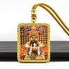 Pingente Thangka Moldura Nuvem Auspiciosa Dourada Xizang Dragão Wuye Deus Amarelo da Riqueza Pintado à Mão Ouro Colar Pingente Thangka Atacado