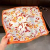 Bufanda de Seda Estampado Floral Nueva Primavera y Otoño 2026, Seda Sintética, Tacto de Lujo de Gama Alta, Pañuelo Cuadrado Pequeño para Mujer, Bufanda Decorativa Versátil para el Cuello