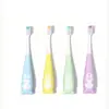 Fabricantes de escovas de dente fornecem escova de dente gengival de cabelo fino e macio para limpeza bucal, escova de dente infantil macia de quatro cores, urso