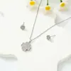 Colar de Trevo de Quatro Folhas Feminino Moda Nicho Design High-End Novo Pingente de Flor de Zircônia Conjunto de Corrente para Clavícula