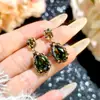 Conjunto de Gemas de Estilo Vintage de Corte con Colgante de Diamante Bicolor Dorado y Verde Oliva, Collar con Forma de Lágrima y Anillo Ajustable para Mujer