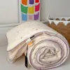 Manta de algodón tejida con patrón de nubes de grado A para otoño e invierno, adecuada para camas individuales o dobles, lavable a máquina, suave y cómoda para dormir, engrosada para abrigar, e ideal para primavera, otoño e invierno