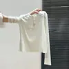 Camiseta de Manga Longa Feminina 2025 Novo Estilo Outono com Camada Interna e Pode Ser Usada por Fora Top Nicho com Meio Zíper no Ombro Direito