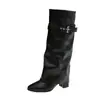 Botas Altas de Tacón para Mujer 2026, Botas Plisadas Adelgazantes, Tacón Grueso, Hebilla de Cinturón, Punta Fina, Caña Ancha, Nuevo Estilo de Otoño