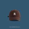 Gorra con visera de etiqueta R de copa suave estilo japonés bordada protección solar estilo coreano gorra de béisbol para hombres y mujeres en todas las estaciones mostrando rostro pequeño sistema de color dopamina
