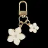 Colgante de llavero de flor de metal transfronterizo, decoración de flor simple y juvenil para teléfono, accesorio colgante para bolso