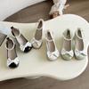 Novedad Primavera y Verano 2025 Zapatos Mary Jane Frances Pequeños de Cuero para Mujer con Lazo y Cadena de Perlas para Usar con Faldas, Tacones Gruesos y Tacones Altos para Mujer
