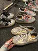 Zapatos Deportivos de Tabla Pequeños Sucios con Estrellas Desgastadas de Lentejuelas Coreanas Estilo Primavera/Otoño 2026 Cómodos Versátiles Piel Sintética Casual Deportivos para Mujer