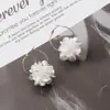Pendientes de Flor de Concha Blanca Suave Aguja de Plata Ultra-Hada, Pendientes Largos de Borla de Diseñador con Pedrería y Diseño de Flor Tridimensional para Mujer